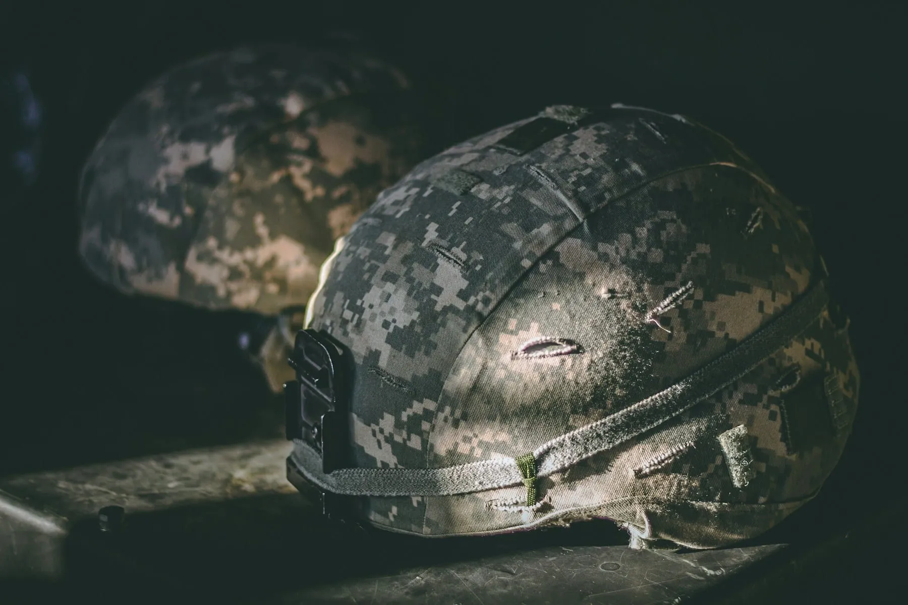 Ballistic helmets with camouflage covers