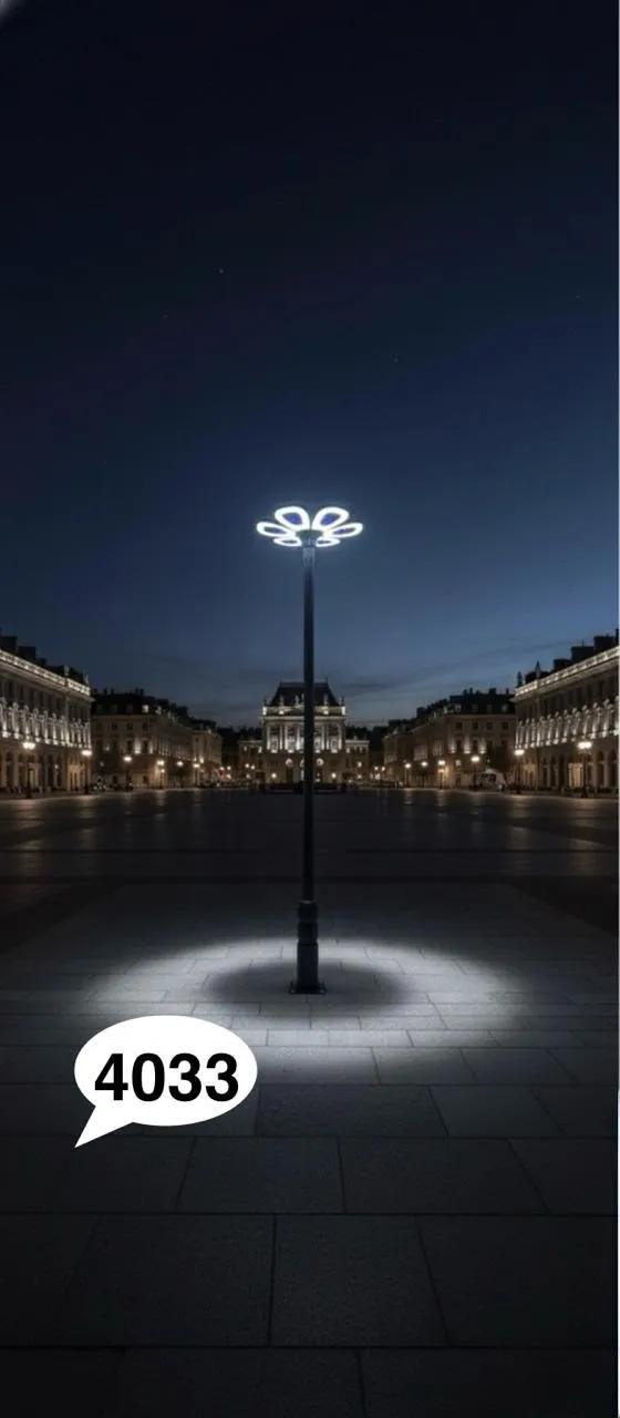 Plaza Light 4033 in a city plaza