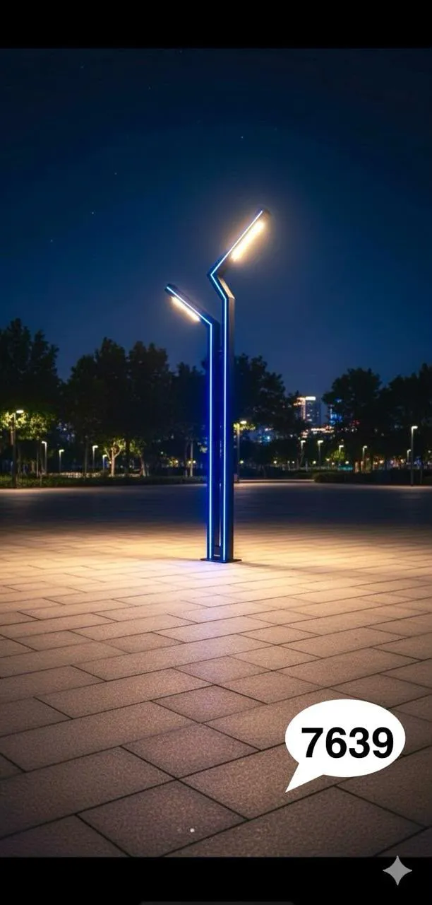 Street Light 7639 in a city plaza